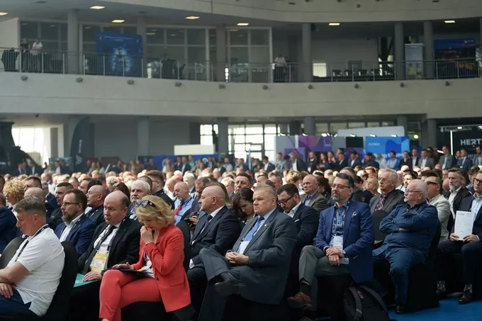 Obraz: Bezpieczeństwo, technologia i współpraca dla przyszłości Polski
