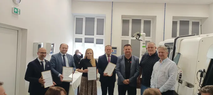 Obraz: Laureaci II edycji Ogólnopolskiego Konkursu na rzecz współpracy edukacji zawodowej z biznesem